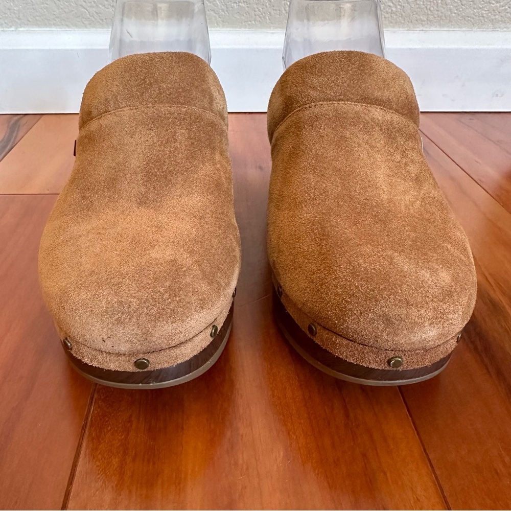 NWOT Vionic Day Kacie Suede Studded in Toffee Heeled Clogs - Picture 4 of 13